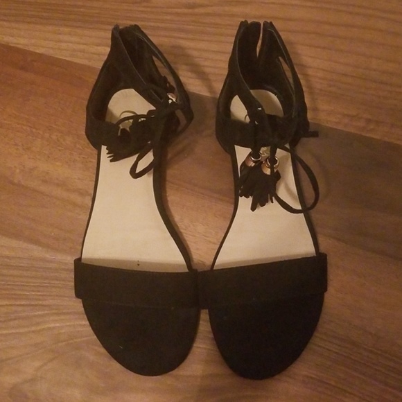 simple black sandals flat